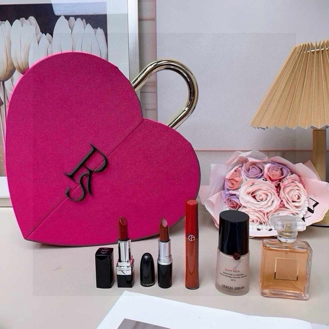 Dior ディオール、Chanel シャネル、Armani アルマーニ、MAC マック 美妝ギフトボックス ロックハートデザイン