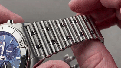 Y2meta.app-Breitling Chronomat B01 AB0134101C1A1 Breitling Watch Review-(720p)[00_01_30--00_01_39].gif