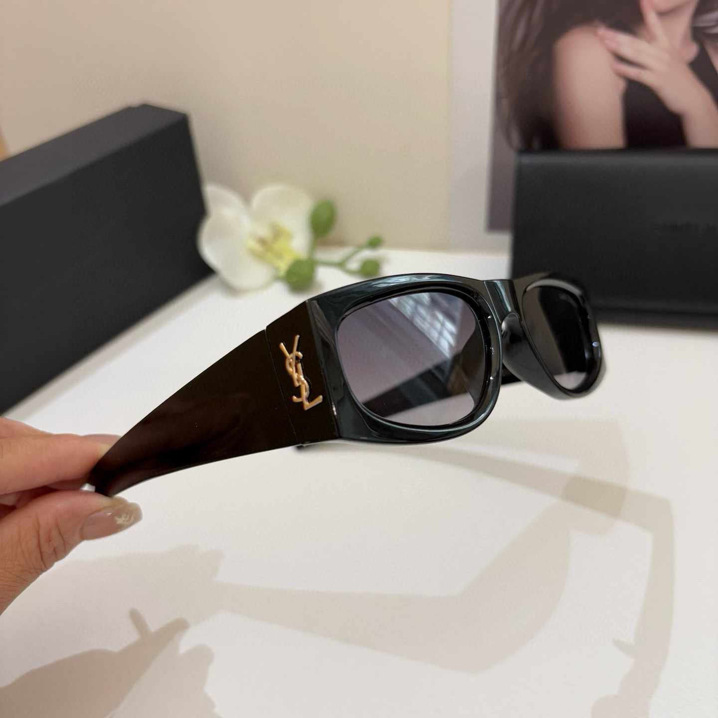 YSL サンローラン サングラス ブラック ゴールドロゴ
