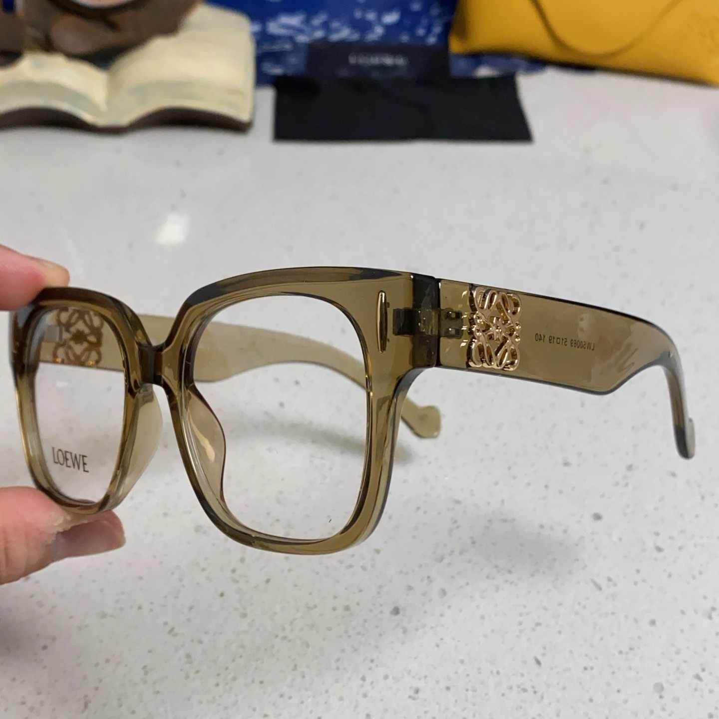 Loewe ロエベ 2025年新作 欧米風 軽奢華 ゴールドロゴ サングラス LW50069