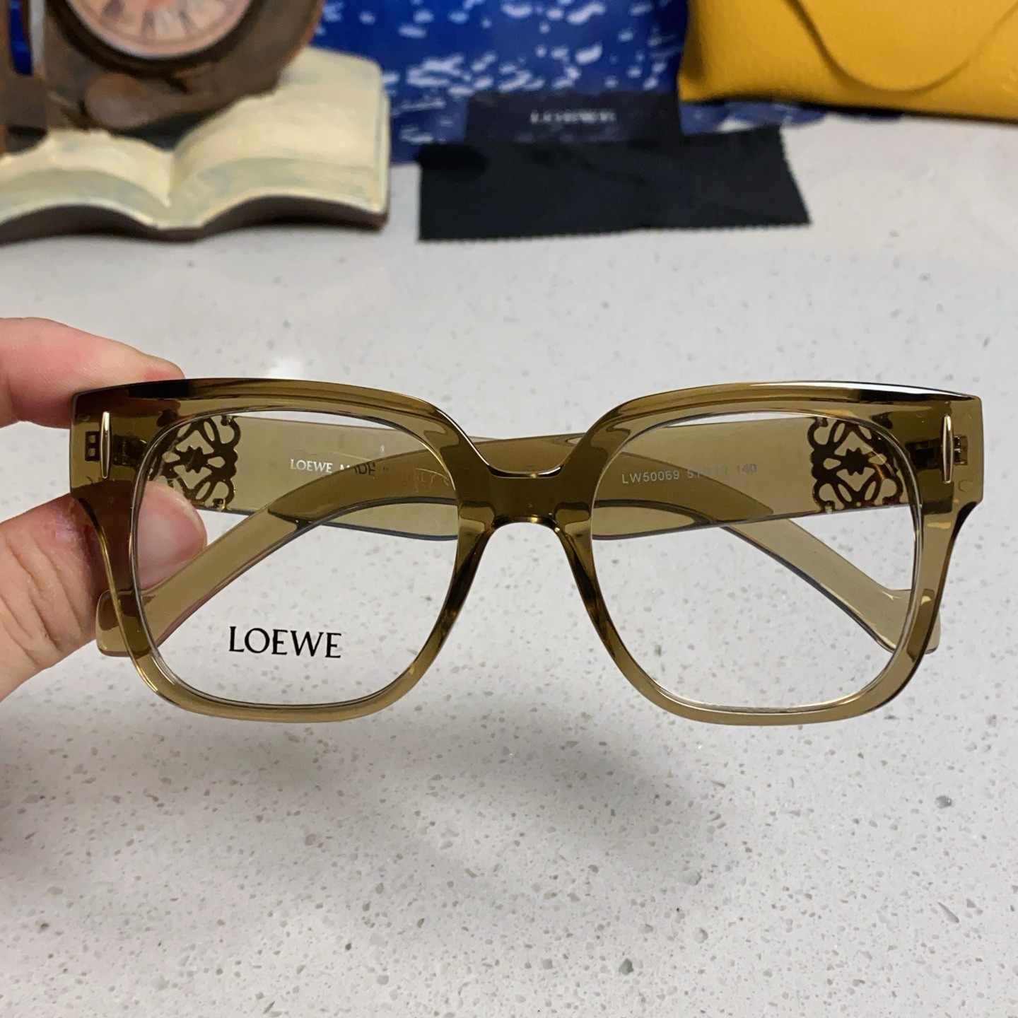 Loewe ロエベ 2025年新作 欧米風 軽奢華 ゴールドロゴ サングラス LW50069