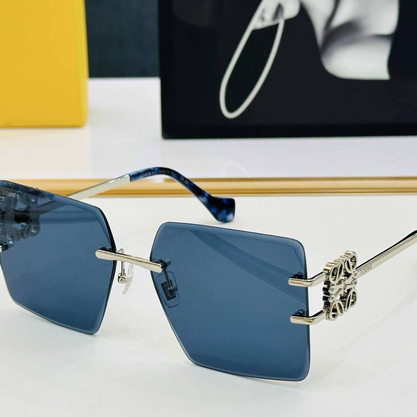 LOEWE ロエベ HW2057 ショルダーバッグ