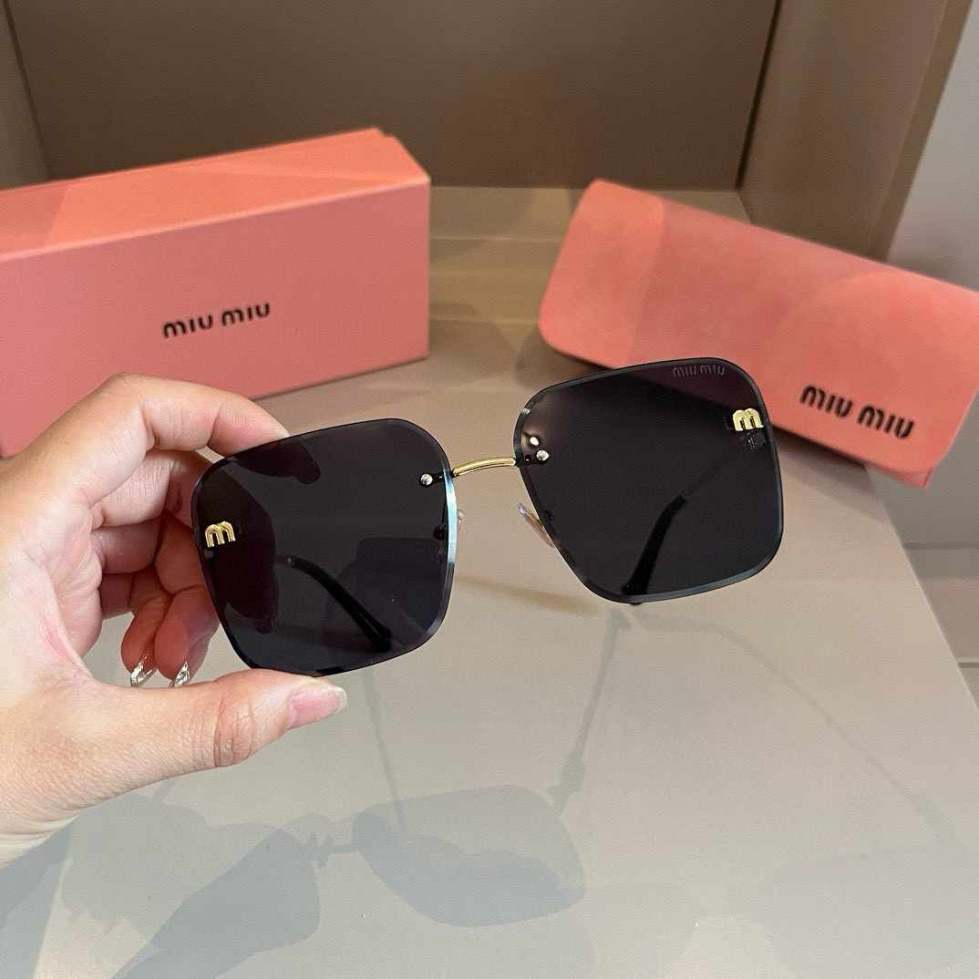 MIUMIU ミュウミュウ 新作サングラス レディース 無縁フレーム UVカット2