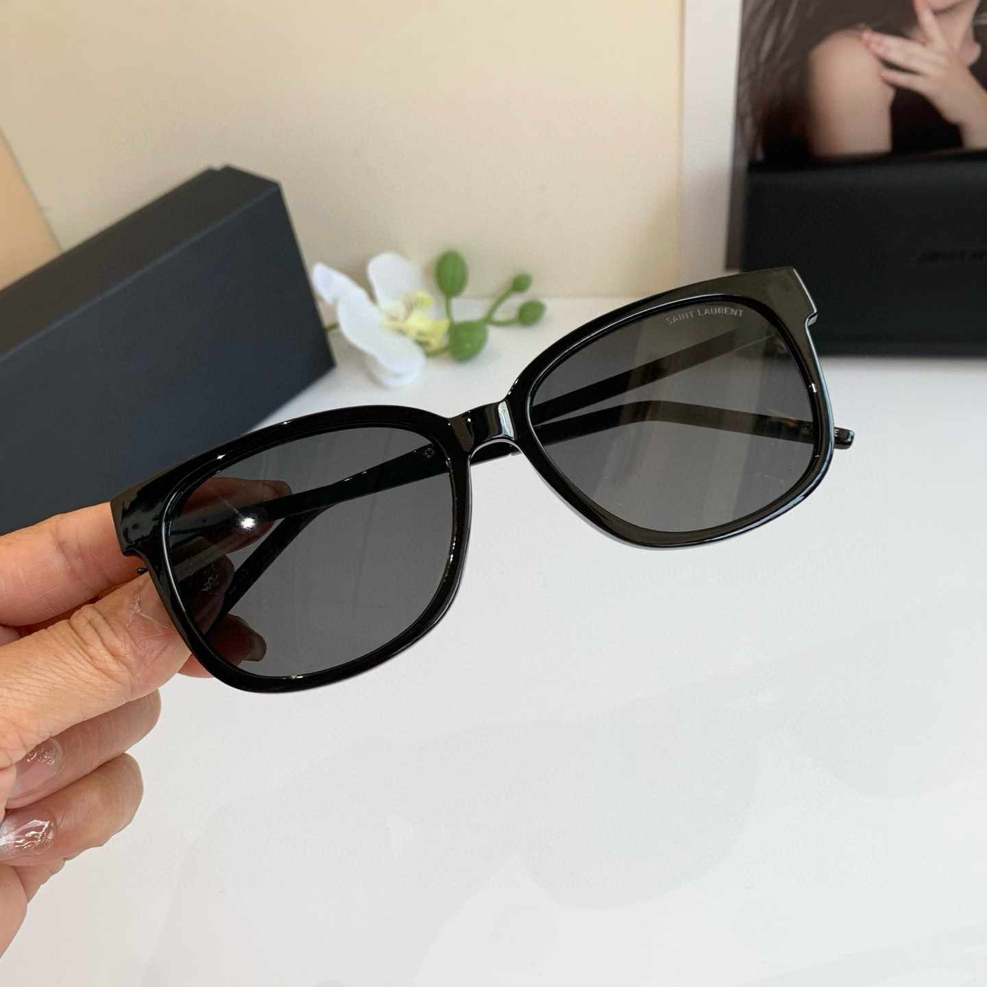 YSL 1イヴサンローラン サングラス ブラック