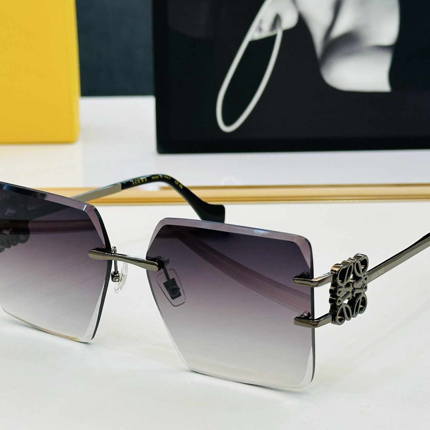 LOEWE ロエベ HW2057 ショルダーバッグ