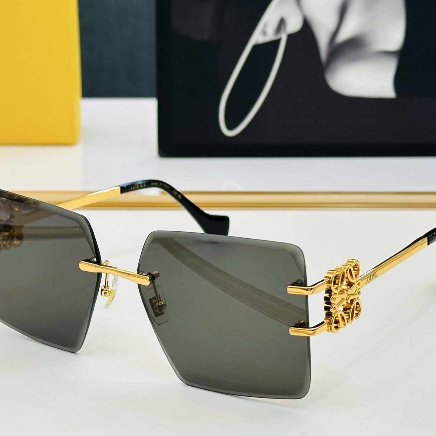 LOEWE ロエベ HW2057 ショルダーバッグ