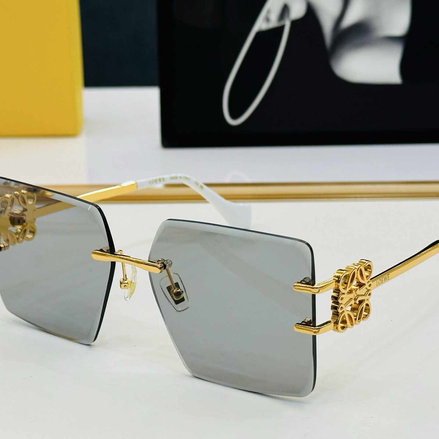 LOEWE ロエベ HW2057 ショルダーバッグ