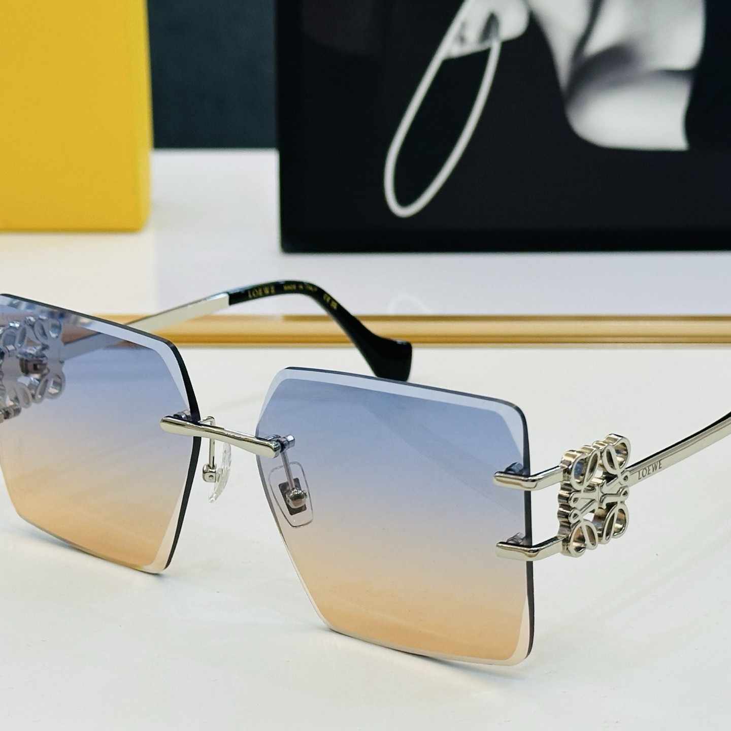 LOEWE ロエベ HW2057 ショルダーバッグ