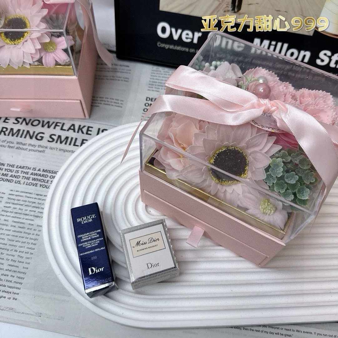 Dior ディオール バレンタイン限定 ピンクアクリルギフトボックス