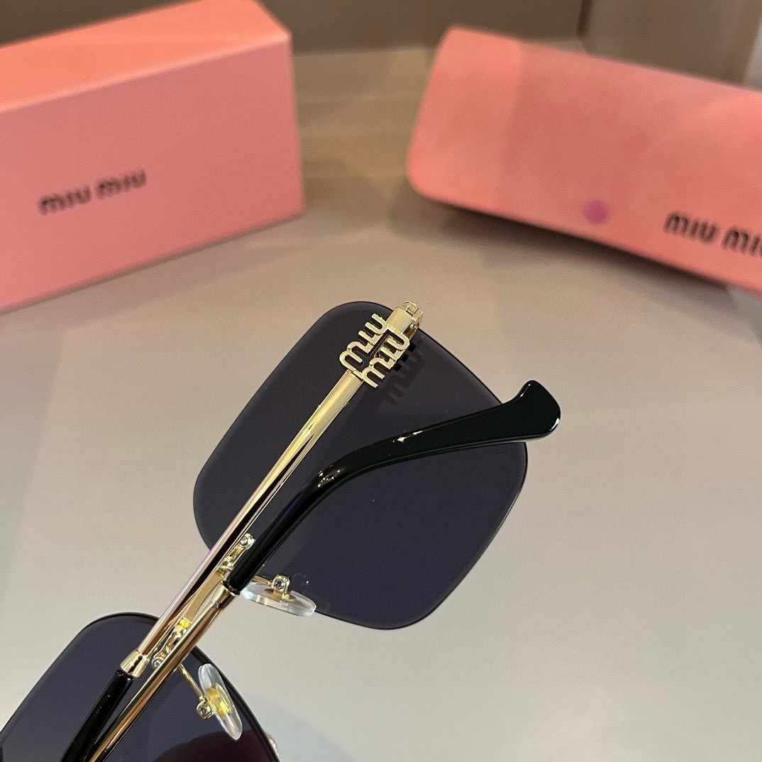 MIUMIU ミュウミュウ 新作サングラス レディース 無縁フレーム UVカット2