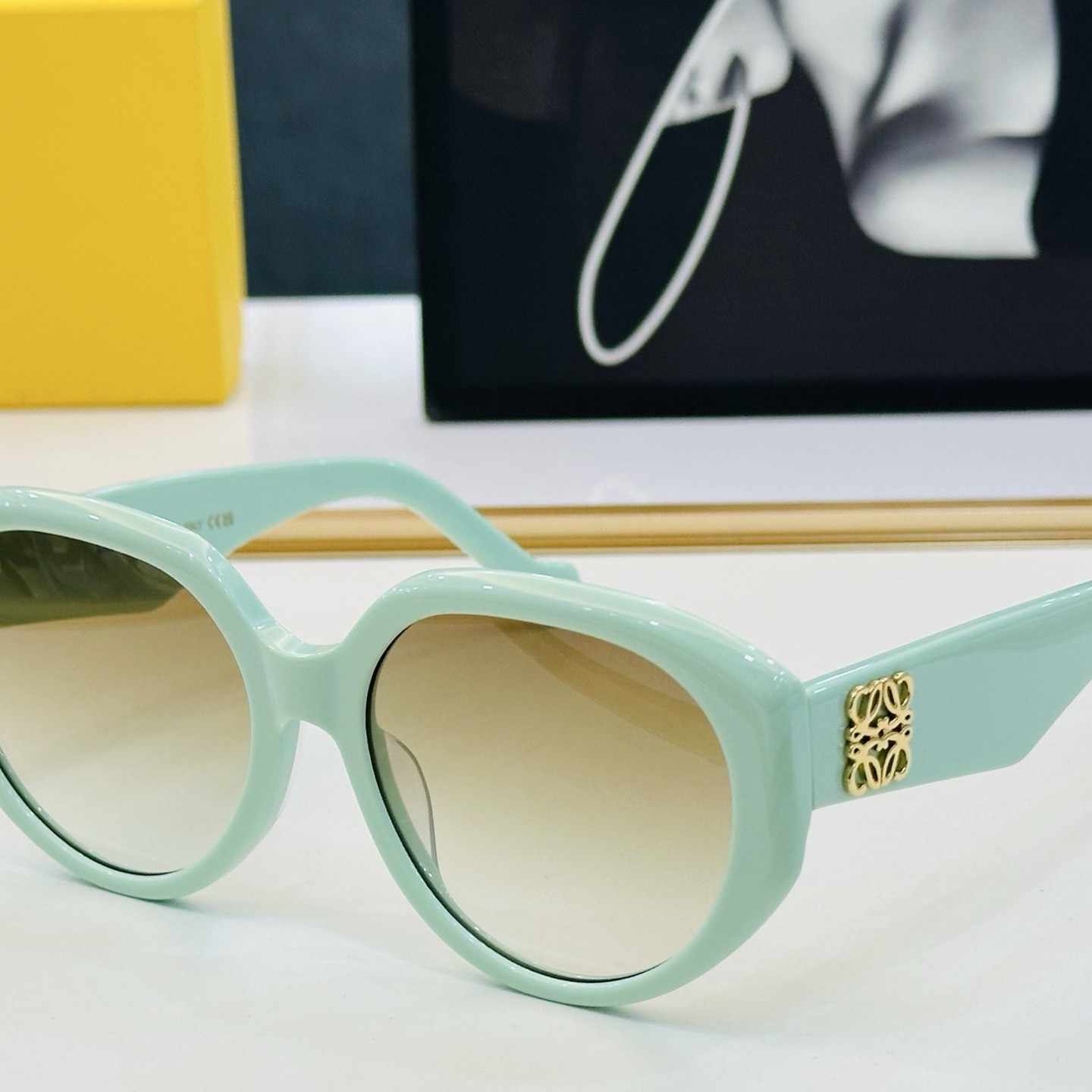 LOEWE ロエベ LW40102U サングラス サイズ:56口18-145