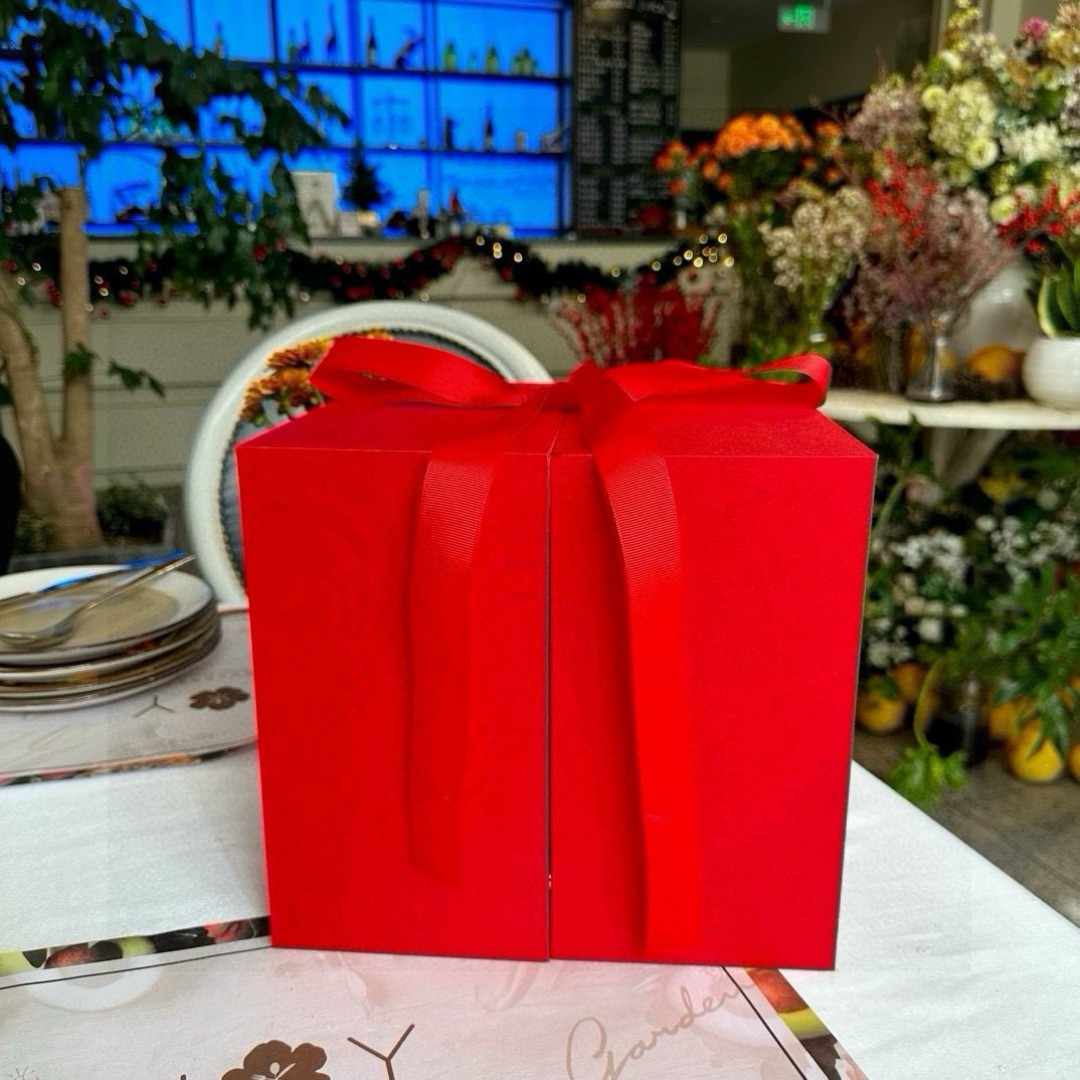 魔立方 赤いギフトボックス バレンタインセットディオール リップスティック サンプル 999、アルマーニ サンプル 405、YSL リトル ゴールド バー、シャネル ピンク エンカウンター パフューム ギフトセット