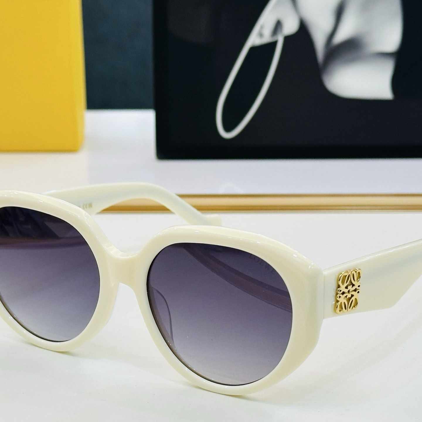 LOEWE ロエベ LW40102U サングラス サイズ:56口18-145