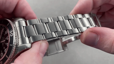 Y2meta.app-Breitling Superocean II 44 A17392D7_BD68 Breitling Watch Review-(720p)[00_01_23--00_01_43].gif