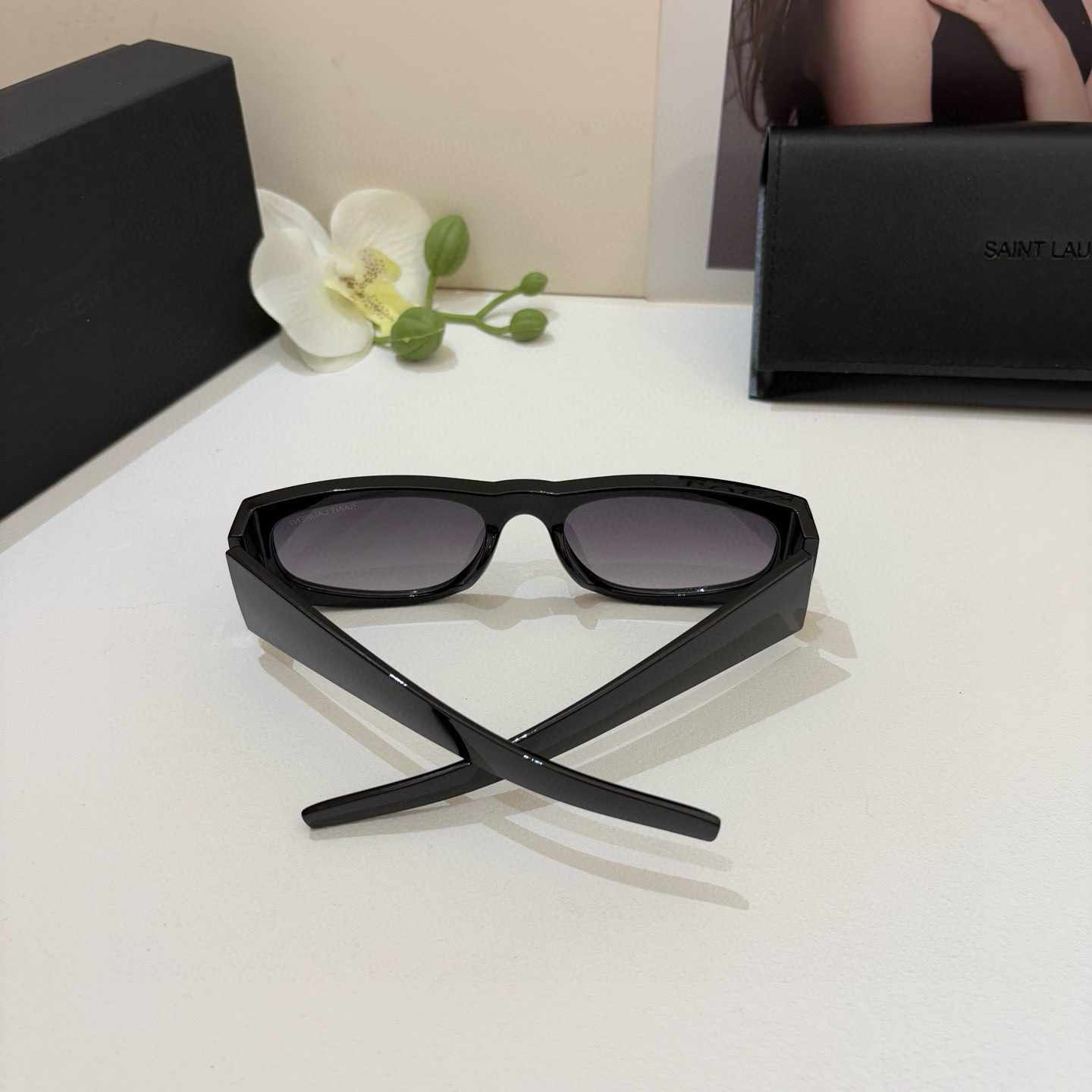 YSL サンローラン サングラス ブラック ゴールドロゴ