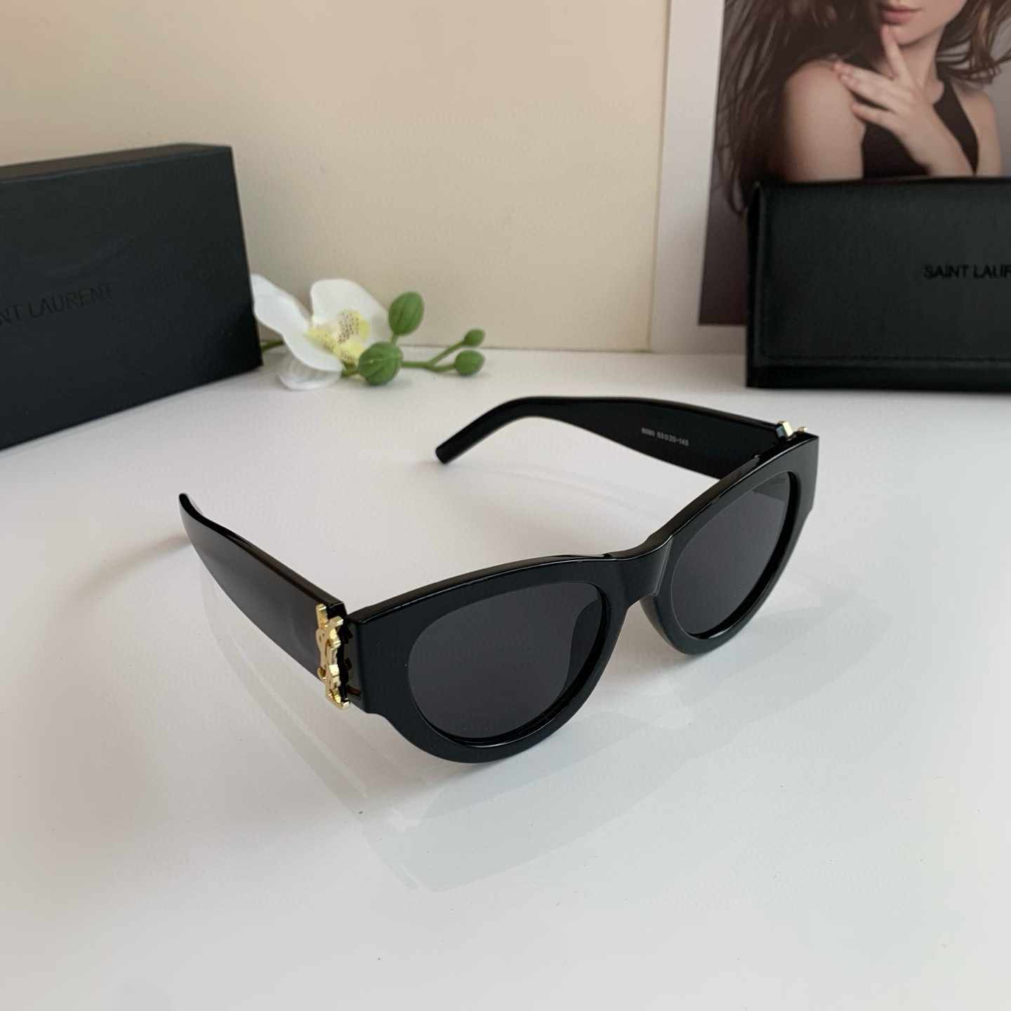 YSL イヴ・サン・ローラン 新作スクエアサングラス 欧米風サングラス セレブリティ愛用モデル